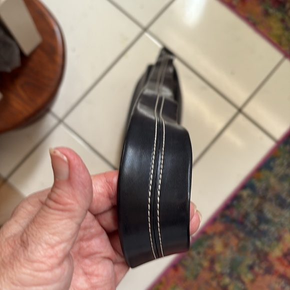 Tommy Hilfiger leather extra smooth Crossbody bag  navy blue/white stitching EUC - Picture 8 of 17